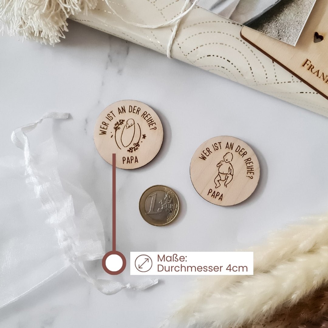 Entscheidungsmünze Mama Papa - Lustiges Geschenk zur Geburt für die Eltern - Suzu Papers