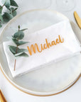 Platzkarte aus Acrylgold mit individuellen Namen - Suzu Papers