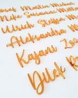 Platzkarte aus Acrylgold mit individuellen Namen - Suzu Papers
