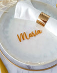 Platzkarte aus Acrylgold mit individuellen Namen - Suzu Papers