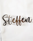Schriftzug mit Name als Platzkärtchen und Gastgeschenk zur Hochzeit. Name für Hochzeitstisch als Sitzplan für Hochzeitsgäste