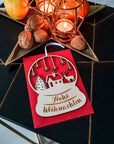 Weihnachtskugel Anhänger mit Schneekugel-Motiv - Suzu Papers