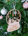Weihnachtskugel Anhänger mit Schneekugel-Motiv - Suzu Papers