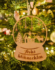 Weihnachtskugel Anhänger mit Schneekugel-Motiv - Suzu Papers