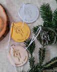 Weihnachtskugel mit Namen - Weihnachtsgeschenk für Freundin - Suzu Papers