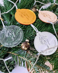 Weihnachtskugel mit Namen - Weihnachtsgeschenk für Freundin - Suzu Papers