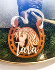 Weihnachtskugel Pferd personalisiert mit Pferdenamen - Suzu Papers