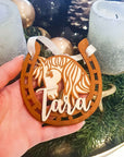 Weihnachtskugel Pferd personalisiert mit Pferdenamen - Suzu Papers