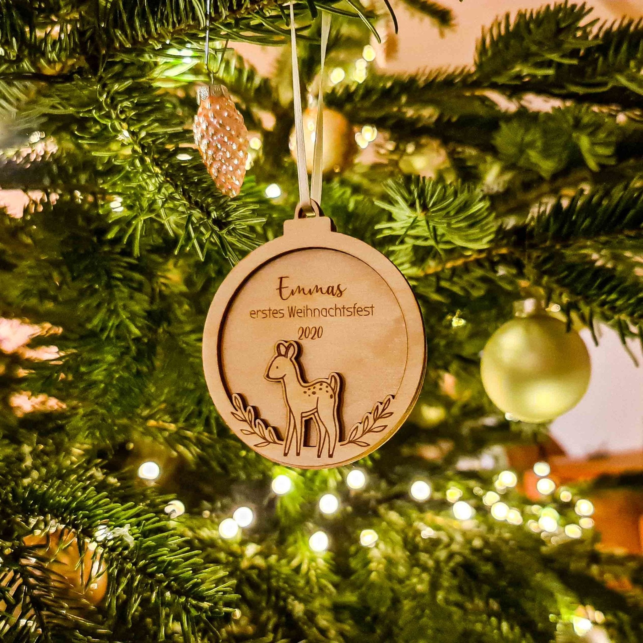 Mein erstes Weihnachten Kugel - Weihnachtsanhänger mit Reh-Motiv - Suzu Papers