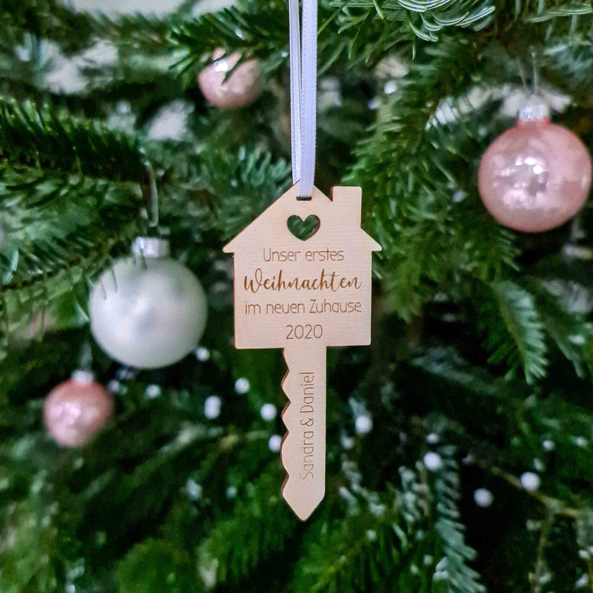 Weihnachtskugel Schlüssel - Erstes Weihnachten im neuen Haus - Suzu Papers