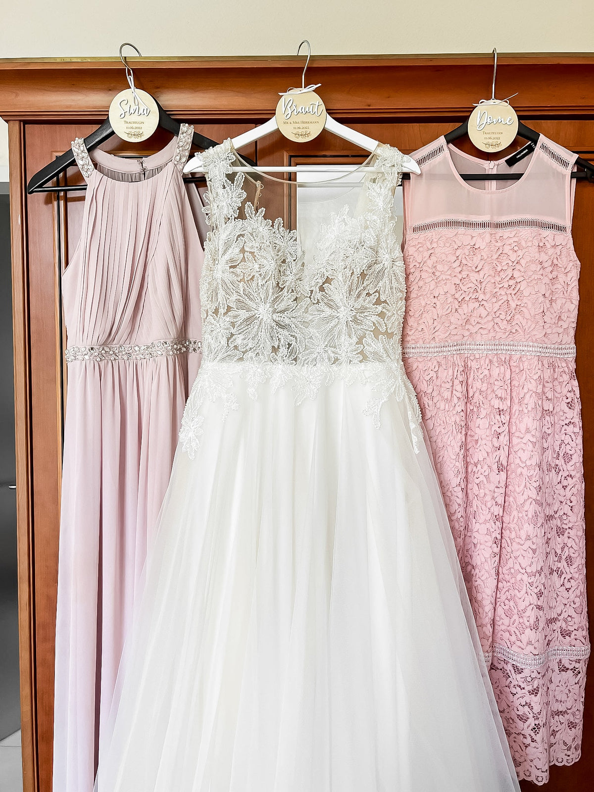 Anhänger für Braut-Kleiderbügel zur Hochzeit – Suzu Papers