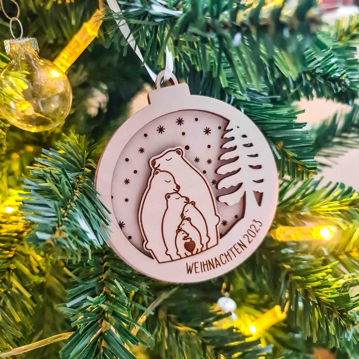 Personalisierte Familien-Weihnachtskugel mit Gravur – Suzu Papers