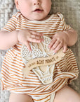 Meilensteinkarten Baby Holz 1-12 Monate personalisiert - Suzu Papers