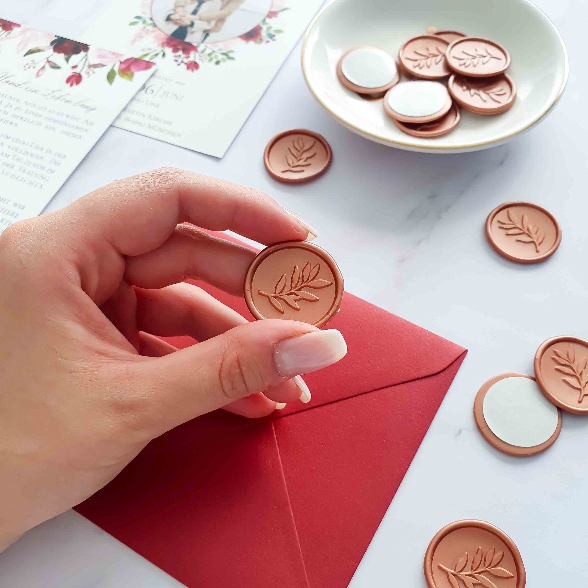 25 Stück Handgefertigte Wachssiegel-Aufkleber – Selbstklebend Für Karten, Einladungen & Geschenke (30mm, Blau, Rosenmuster)