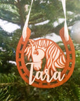 Weihnachtskugel Pferd personalisiert mit Pferdenamen - Suzu Papers