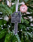 Weihnachten im neuen Zuhause - Weihnachtskugel Schlüssel aus Acryl - Suzu Papers