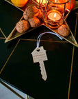 Weihnachtskugel Schlüssel - Erstes Weihnachten im neuen Haus - Suzu Papers